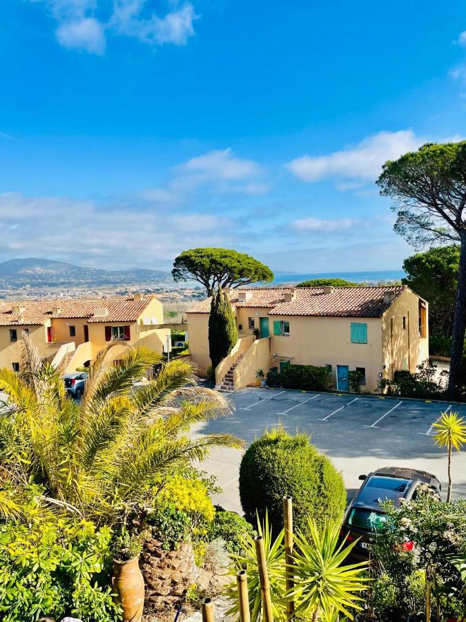 Bel Appartement Avec Mezzanine, Vue Mer Et Piscine Cogolin Luaran gambar