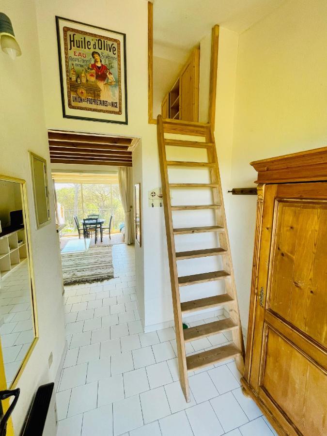 Bel Appartement Avec Mezzanine, Vue Mer Et Piscine Cogolin Luaran gambar