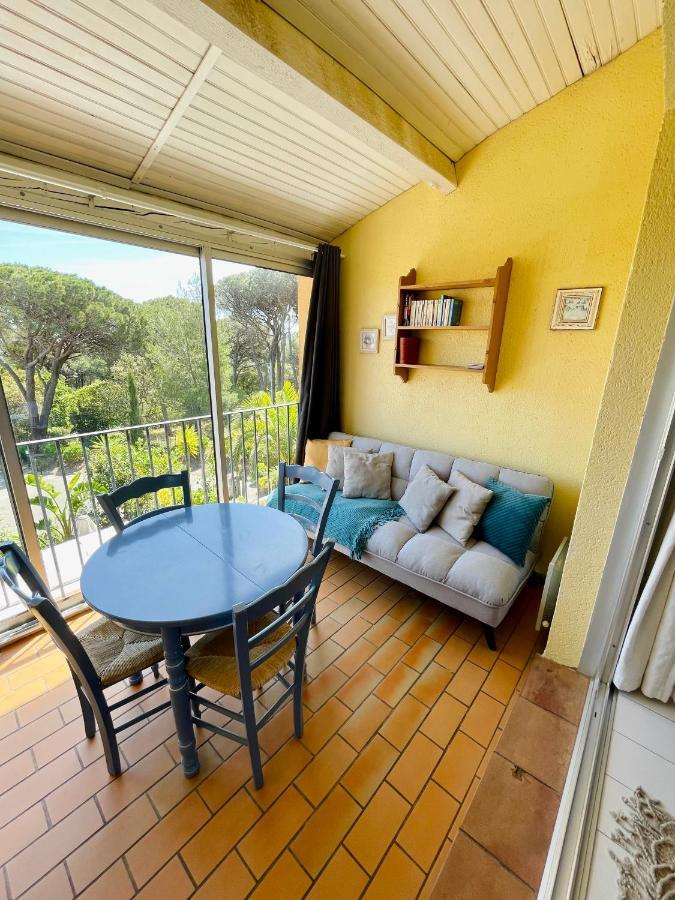 Bel Appartement Avec Mezzanine, Vue Mer Et Piscine Cogolin Luaran gambar