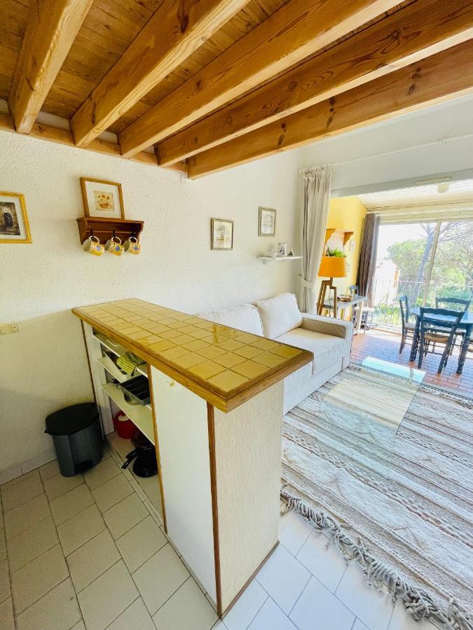 Bel Appartement Avec Mezzanine, Vue Mer Et Piscine Cogolin Luaran gambar